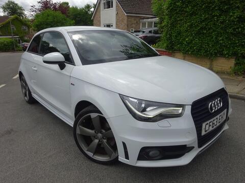 Audi A1 Hatchback 1.4 TFSI CoD Black Edition S Tronic Euro 5 (s/s) 3dr