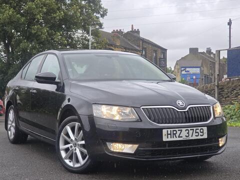 Skoda Octavia Hatchback 1.6 TDI Elegance DSG Euro 5 (s/s) 5dr