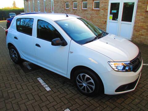 Dacia Sandero Hatchback 1.0 SCe Essential Euro 6 5dr