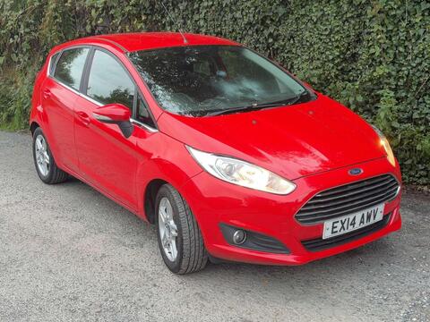2014 Ford Fiesta, photograph 2