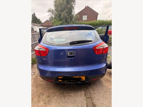 2012 Kia Rio, photograph 2