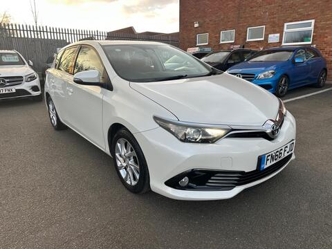 Toyota Auris Hatchback 1.6 D-4D Business Edition Euro 6 (s/s) 5dr (Safety Sense)