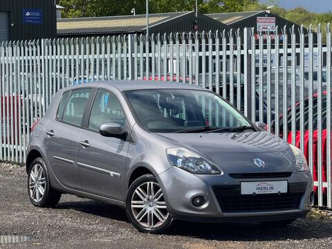 Renault Clio Hatchback 1.6 VVT Dynamique TomTom Auto Euro 5 5dr