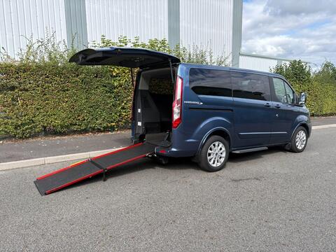 Ford Tourneo Custom Minibus 2.0 320 EcoBlue Titanium Auto L1 Euro 6 (s/s) 5dr