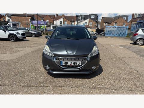 Peugeot 208 Hatchback 1.2 VTi PureTech Allure Euro 5 5dr