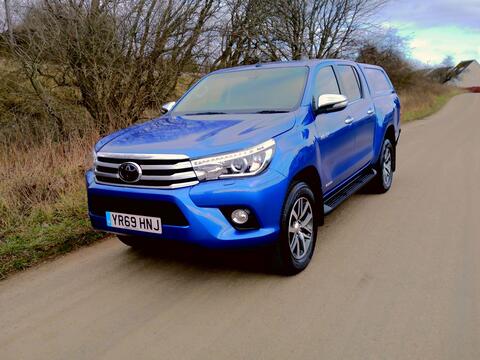 Toyota Hilux Pickup 2.4 D-4D Invincible Auto 4WD Euro 6 (s/s) 4dr (TSS)