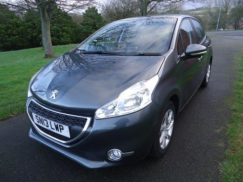 Peugeot 208 Hatchback 1.2 VTi Active Euro 5 5dr