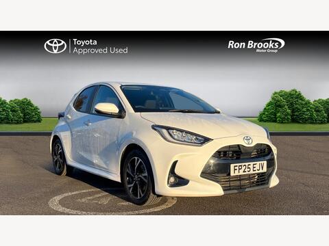 2025 TOYOTA YARIS ONE OWNER FSH APPROVED 1.5 VVT H DESIGN E CVT EUR TOYOTA... photo