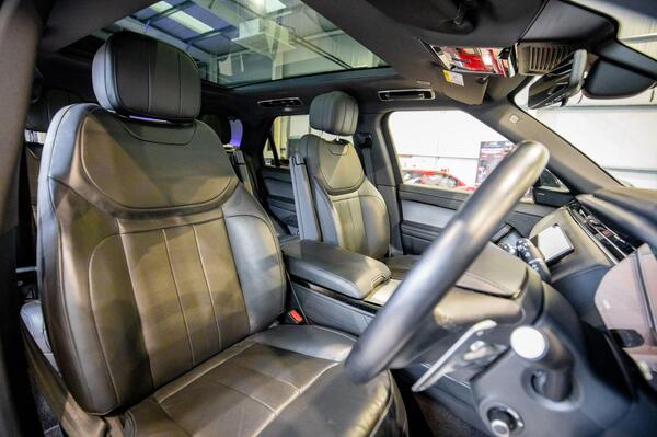 Land Rover Range Rover view 3