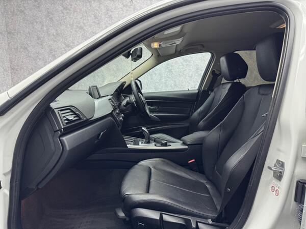BMW 3 Series view 3