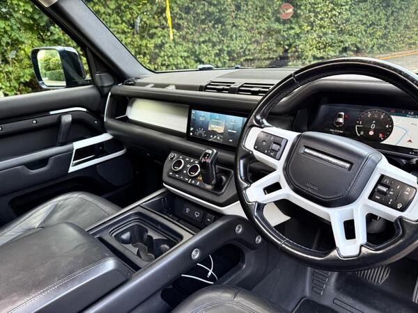 Land Rover Defender view 4