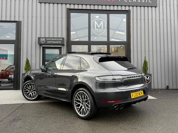 Porsche Macan view 3