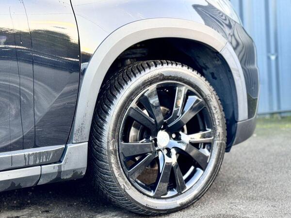 Peugeot 2008 view 5