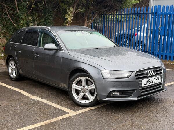 Audi A4 Avant: Front Right