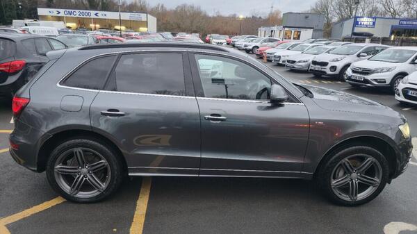 Audi Q5 view 6