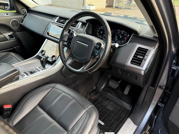 Land Rover Range Rover Sport view 2