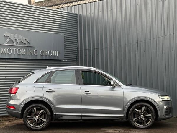 Audi Q3 view 3