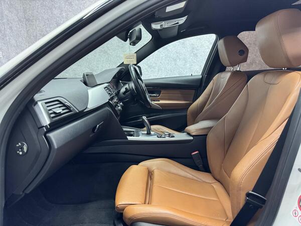 BMW 3 Series view 3