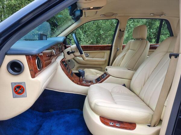 Bentley Arnage view 3