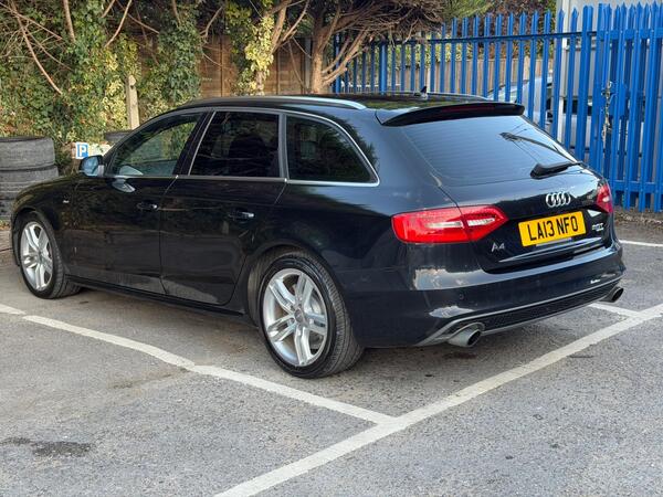 Audi A4 Avant: Rear Left