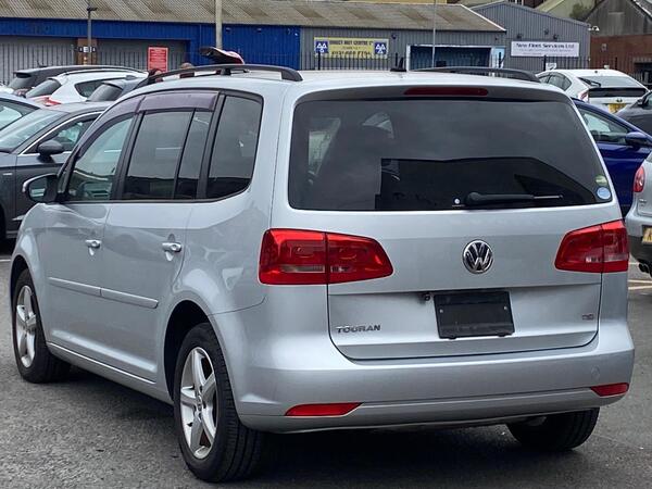 Volkswagen Touran view 2