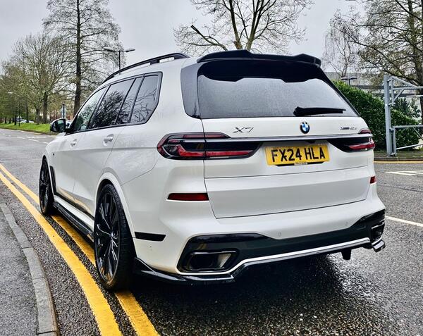 BMW X7 view 7
