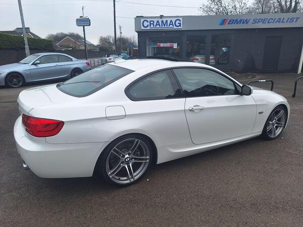 BMW 3 Series view 4