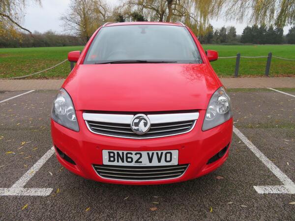 Vauxhall Zafira view 3
