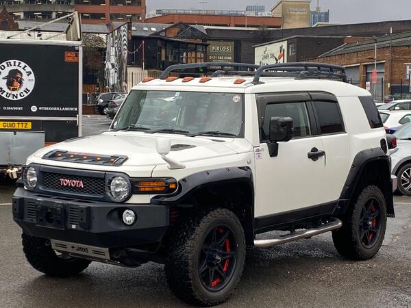Toyota FJ Cruiser view 4