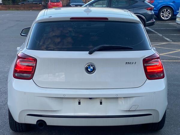 BMW 1 Series view 4