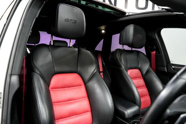 Porsche Macan view 2