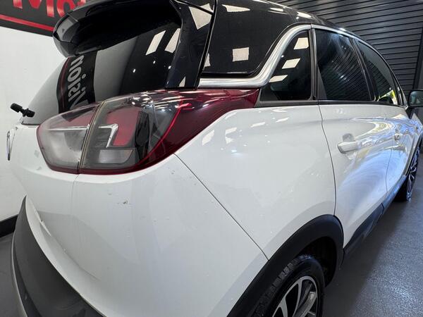 Vauxhall Crossland X view 4