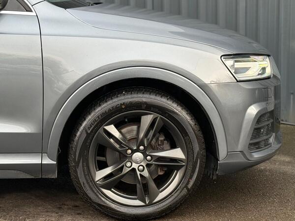 Audi Q3 view 4