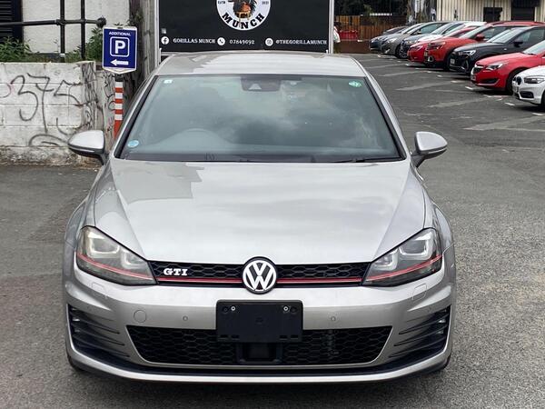 Volkswagen Golf view 2