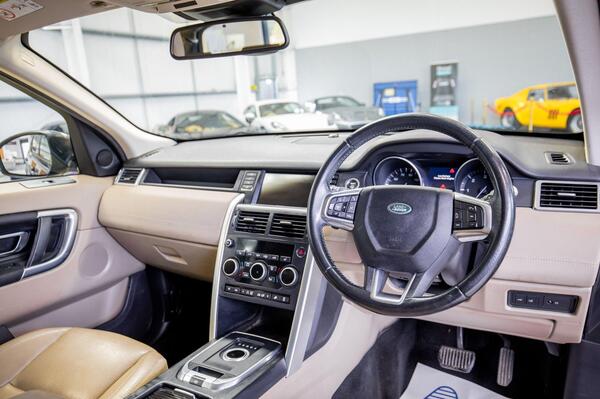 Land Rover Discovery Sport view 2