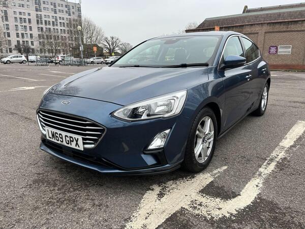 Ford Focus view 3