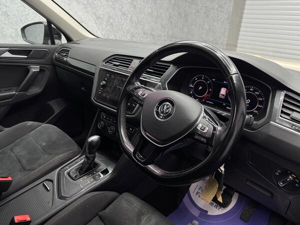 Volkswagen Tiguan view 2