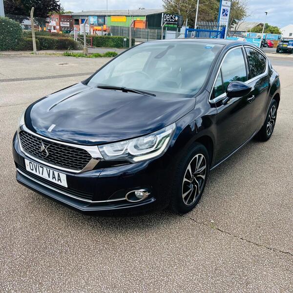 DS Automobiles DS 4 view 5