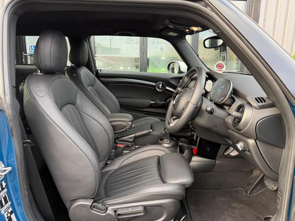 Mini Hatch view 6