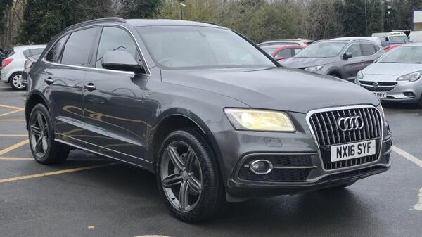 Audi Q5 view 3
