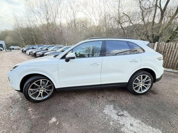 Porsche Cayenne view 7
