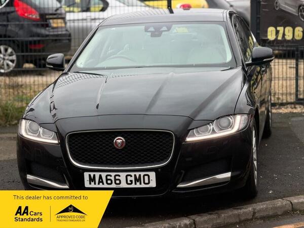 Jaguar XF view 4
