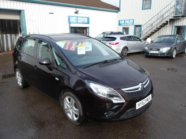 Vauxhall Zafira Tourer view 5