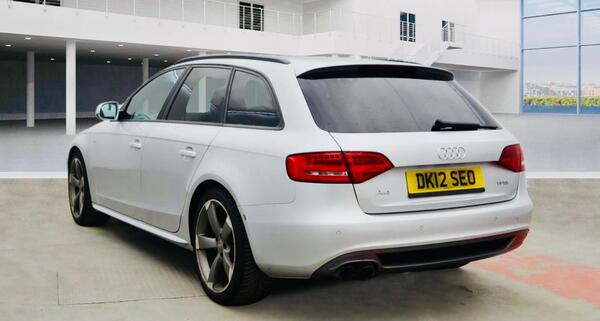 Audi A4 Avant view 2