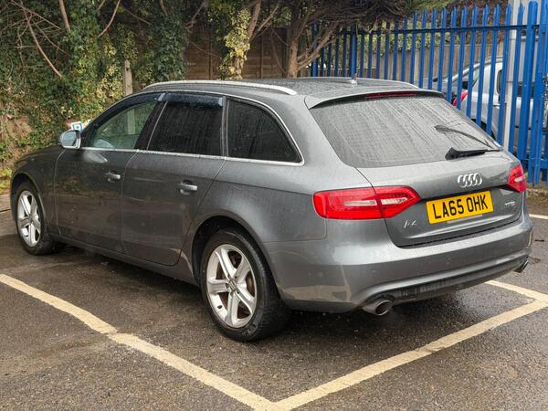 Audi A4 Avant: Rear Left