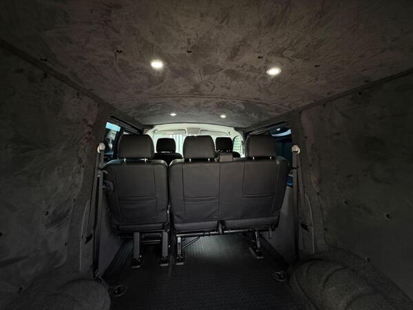 Volkswagen Transporter view 4