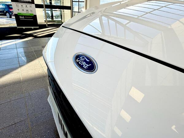 Ford Focus view 7