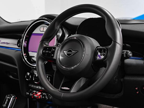 Mini Hatch view 6