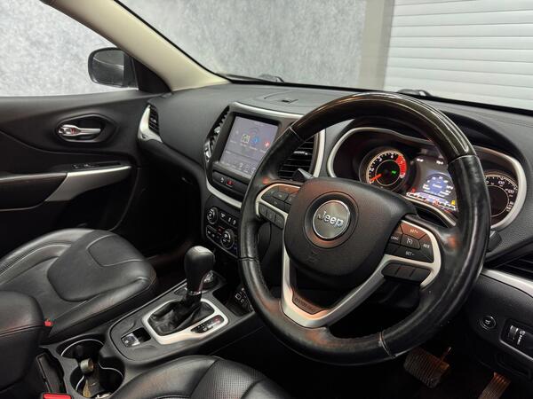 Jeep Cherokee view 2