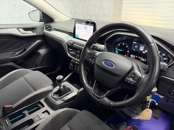 Ford Focus view 3